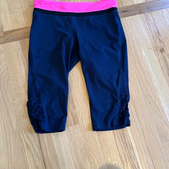 Tangerine Pants - Ladies Size Medium Tangerine Black Leggings with Pink Waistband GUC